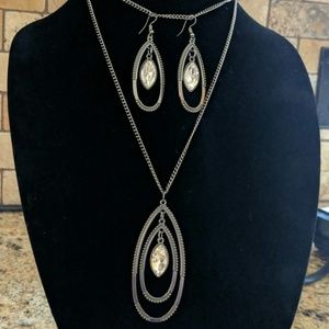 Necklaces/earrings
